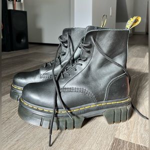 Size 8 women’s platform, Dr Martens, worn twice practically new!
